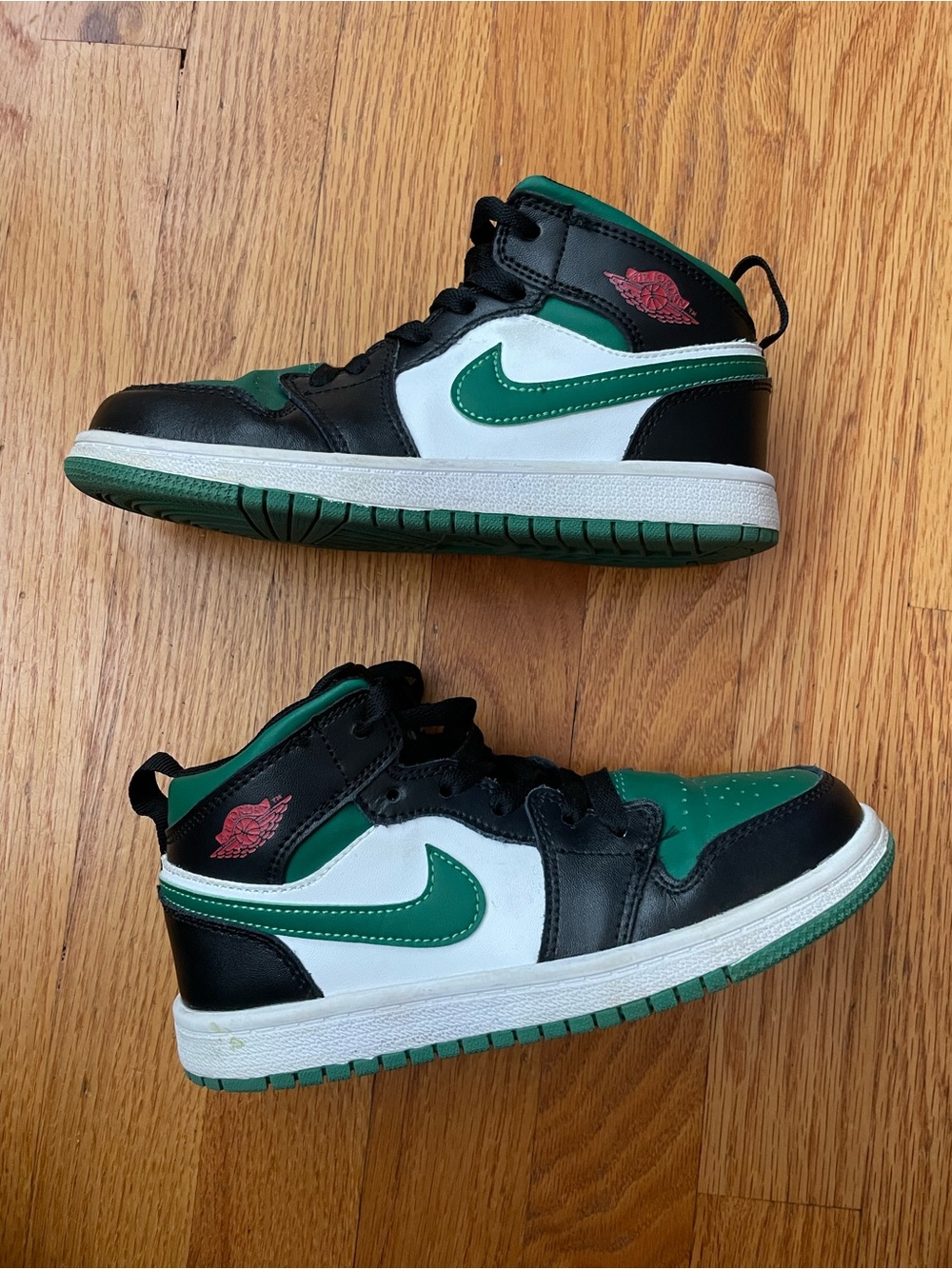 Nike Jordans Kids Mid-Top Sneakers in Green, Black & White - Picture 6 of 8